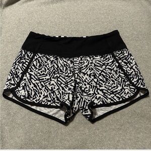 🍋 LULULEMON Run Times Short - 4“ Mid Rise, Size 4, Brushed Animal Black & White